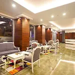思润纱丽酒店 马尔马里斯